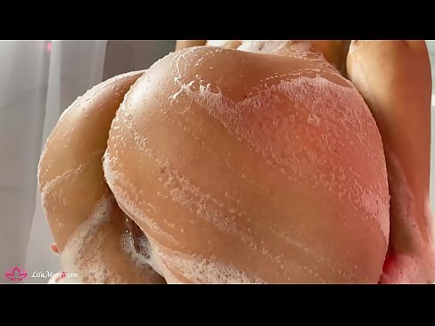 ❤️ Brunette Masturbates Pussy b'vibratur għal orga intens fid-doċċa ☑ Porno f'mt.xxxbunker.ru ️❤